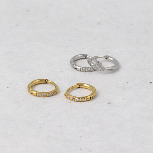 ピアス ステンレス メタル キュービックジルコニア 4粒 直径8mm 幅1.2mm キャッチレス ワンタッチ サージカルステンレスポスト フープピアス