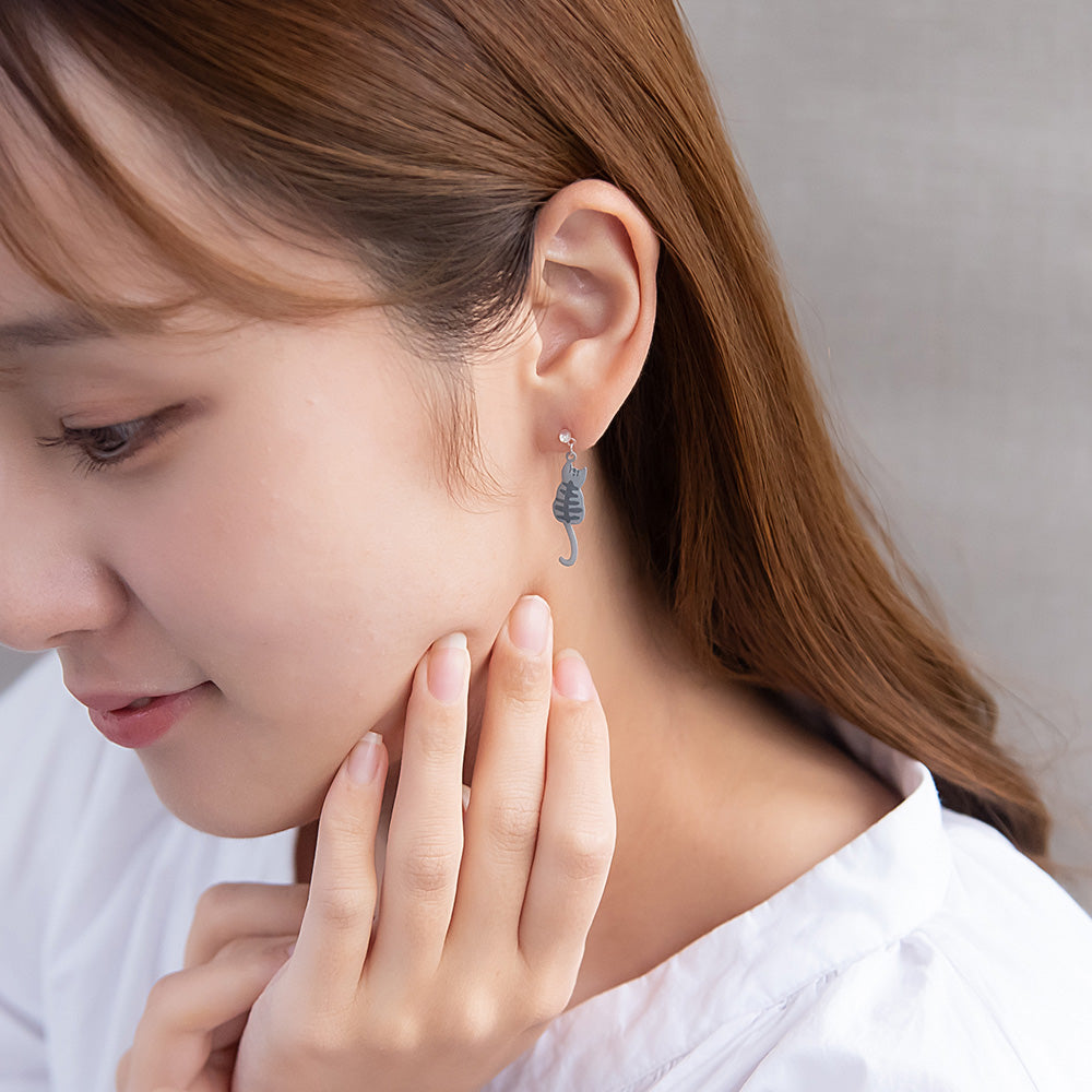 樹脂ピアス お座り 猫 ストーン スタッドピアス