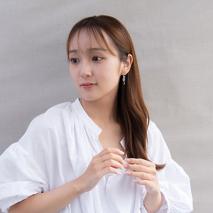 樹脂ピアス お座り 猫 ストーン スタッドピアス