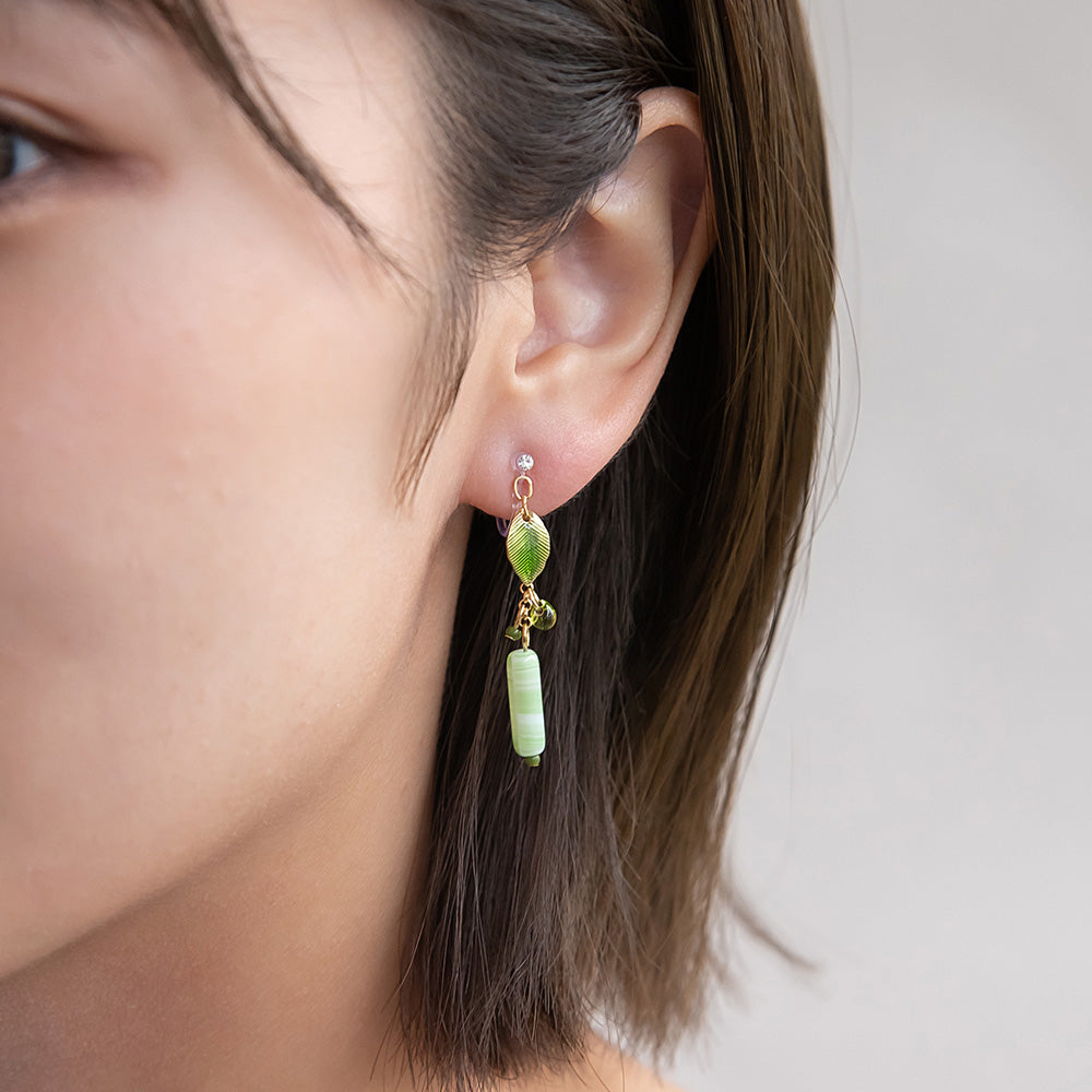 ノンホールピアス 抹茶 葉 マーブル ビーズ イヤリング 樹脂タイプ