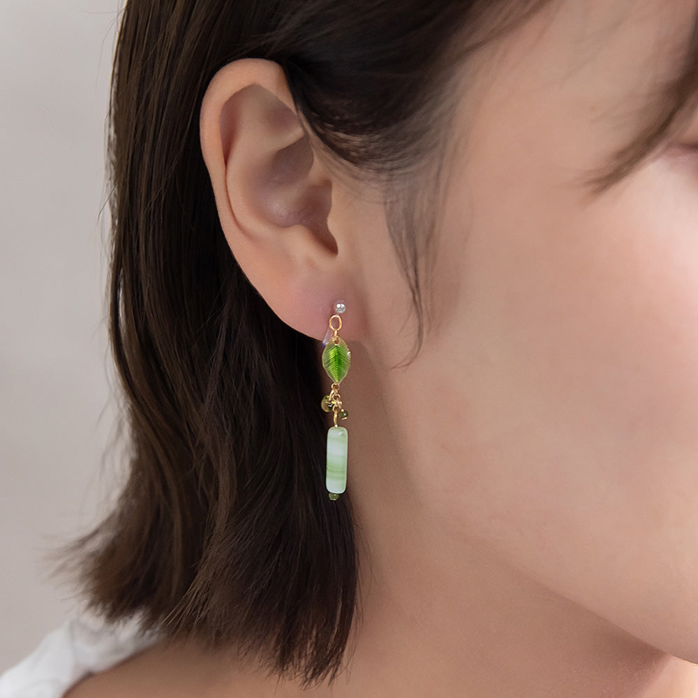 ノンホールピアス 抹茶 葉 マーブル ビーズ イヤリング 樹脂タイプ