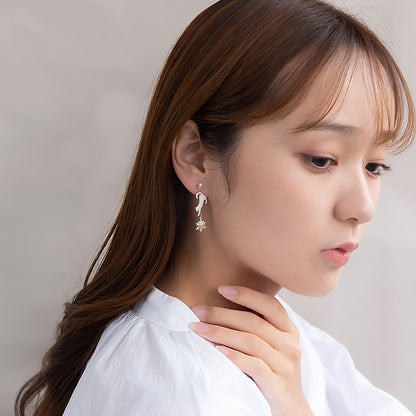 ノンホールピアス  ニッケルフリー 猫 雪の結晶 イヤリング 樹脂タイプ