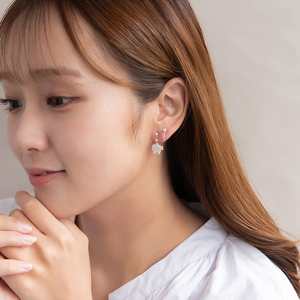 ノンホールピアス ニッケルフリー ひつじ 雪の結晶 ストーン 4個セット イヤリング 樹脂タイプ