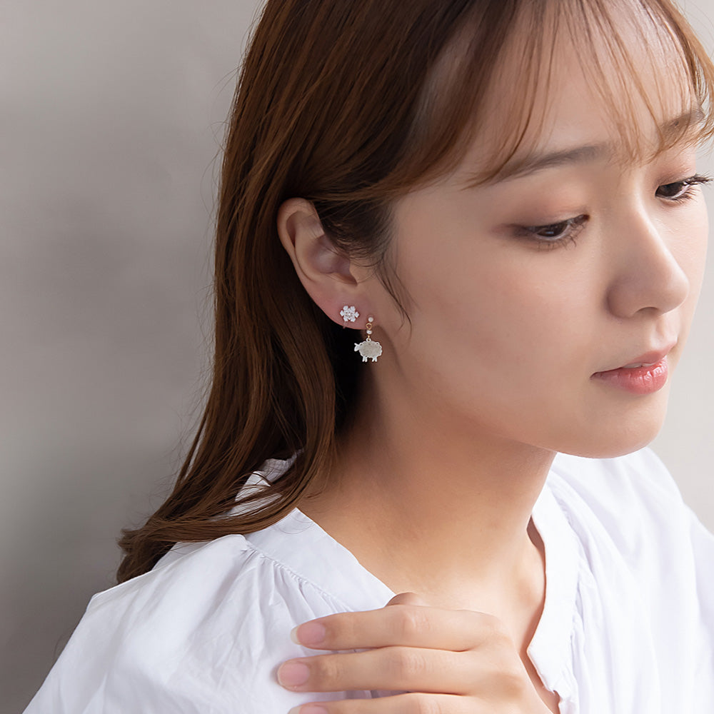 ノンホールピアス ニッケルフリー ひつじ 雪の結晶 ストーン 4個セット イヤリング 樹脂タイプ