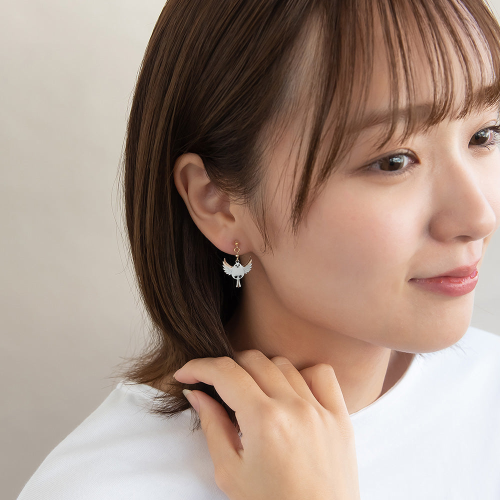 ノンホールピアス ニッケルフリー 羽ばたく シマエナガ イヤリング 樹脂タイプ