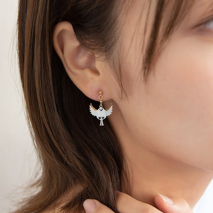 ノンホールピアス ニッケルフリー 羽ばたく シマエナガ イヤリング 樹脂タイプ