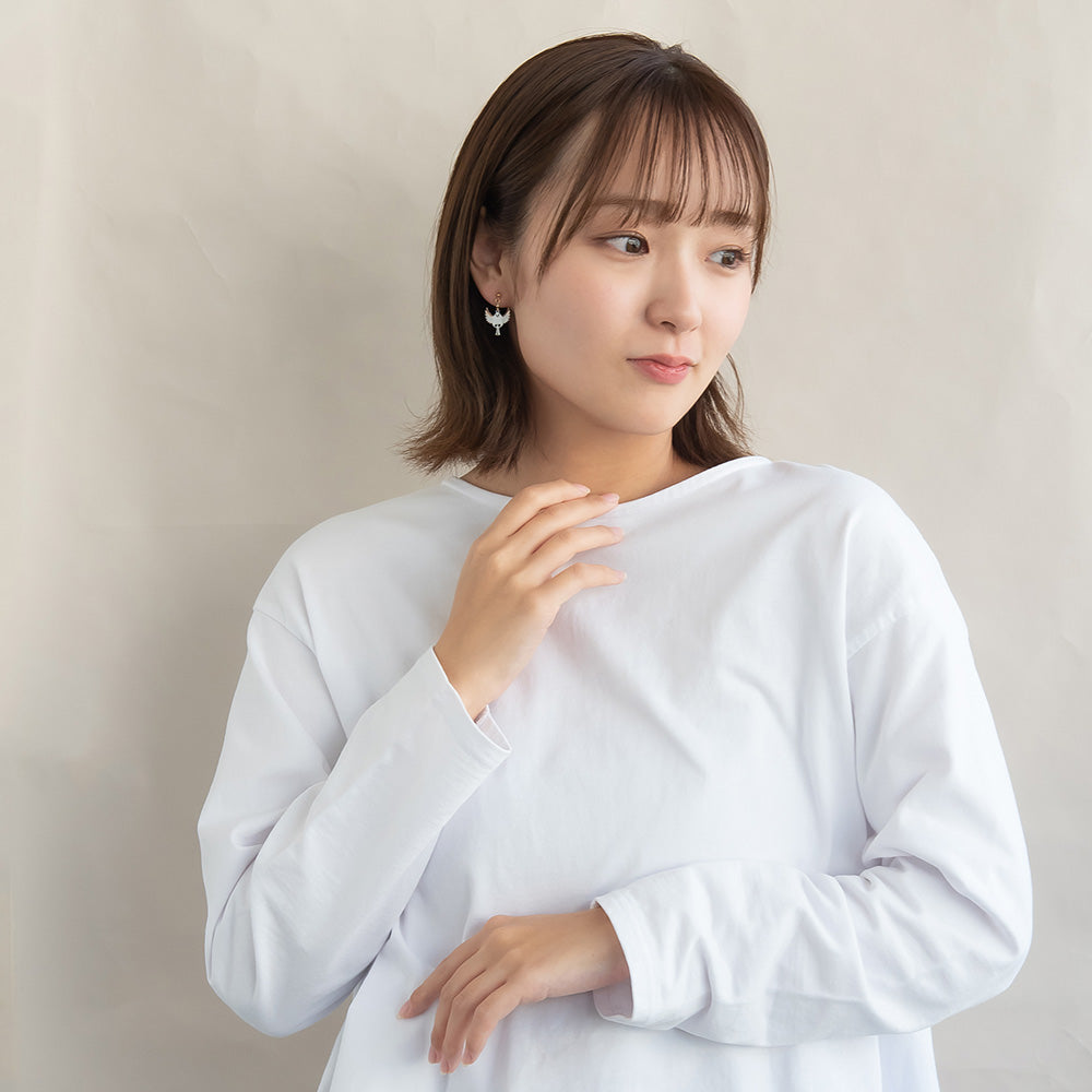 ノンホールピアス ニッケルフリー 羽ばたく シマエナガ イヤリング 樹脂タイプ