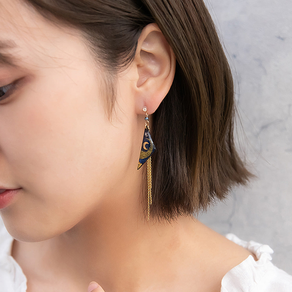 ピアス ニッケルフリー 宇宙 クレセントムーン トライアングル チェーン チタンポスト スタッドピアス