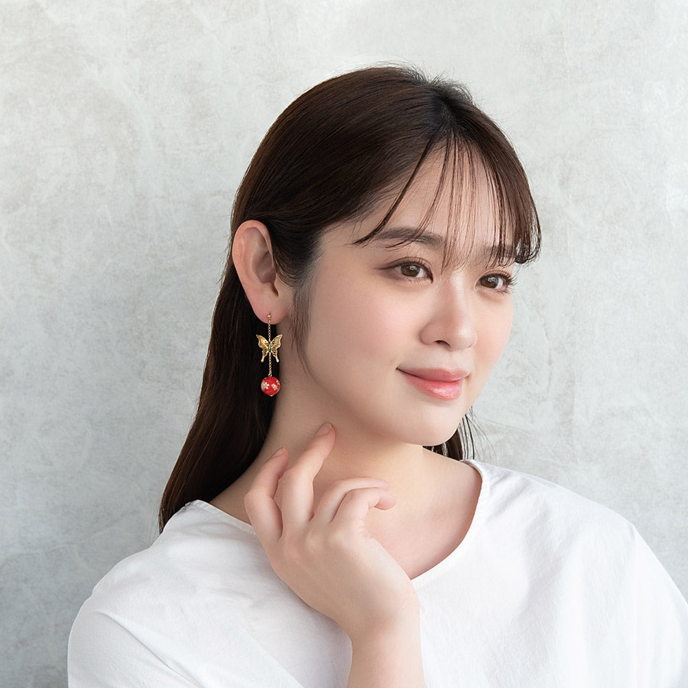 ピアス 透かし バタフライ 蝶 折り紙 柄 和紙 桜 花 トンボ玉 ビーズ メタル チェーン チタンポスト スタッドピアス