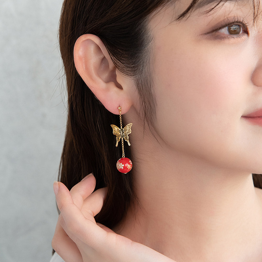 ピアス 透かし バタフライ 蝶 折り紙 柄 和紙 桜 花 トンボ玉 ビーズ メタル チェーン チタンポスト スタッドピアス