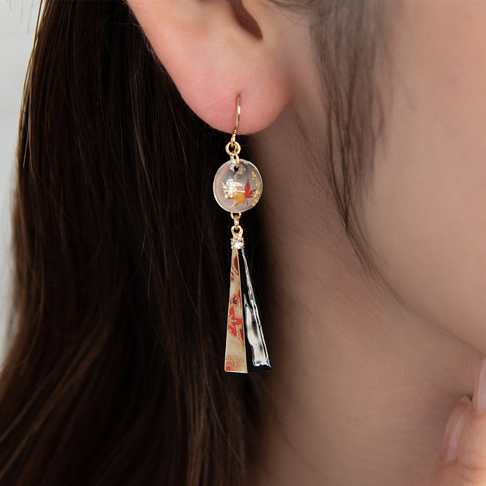 ピアス メタル ストーン クリア 紅葉 もみじ 柄 トライアングル プレート フックピアス
