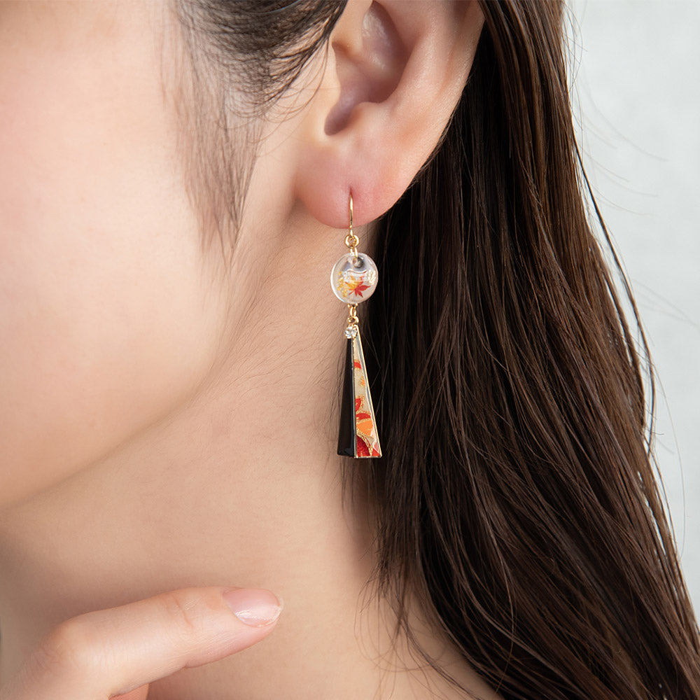 ピアス メタル ストーン クリア 紅葉 もみじ 柄 トライアングル プレート フックピアス