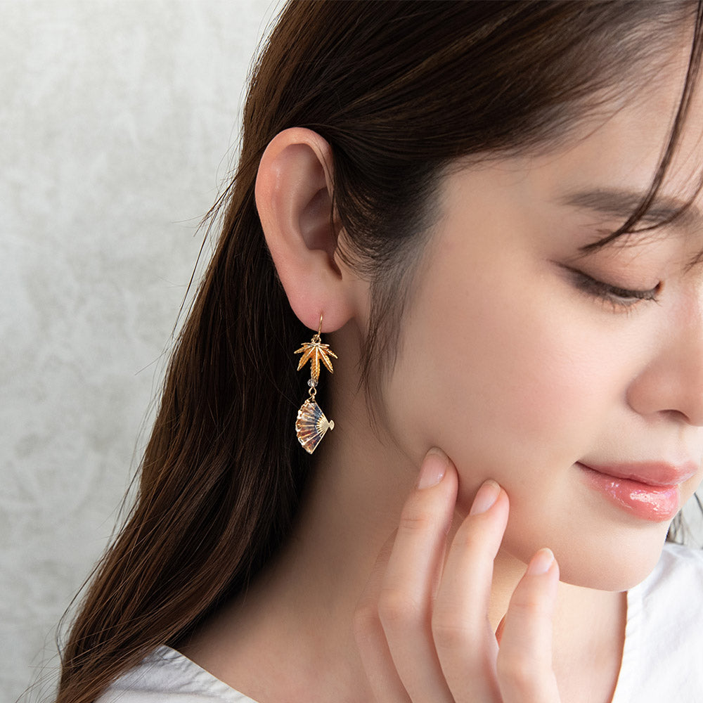 ピアス メタル クリア ビーズ 紅葉 もみじ 山 富士山 風景 扇子 アシンメトリー フックピアス