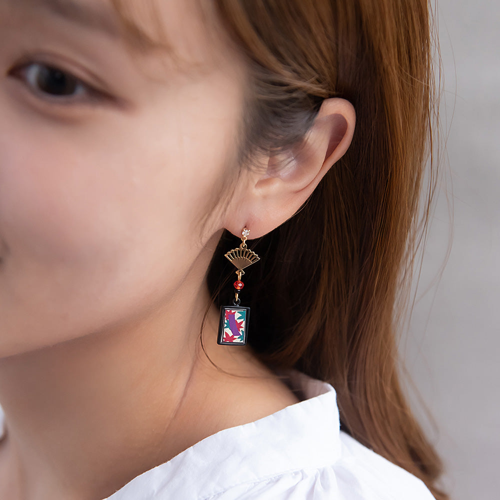 ピアス 扇子 花札（紅葉に鹿） チタンポスト スタッドピアス