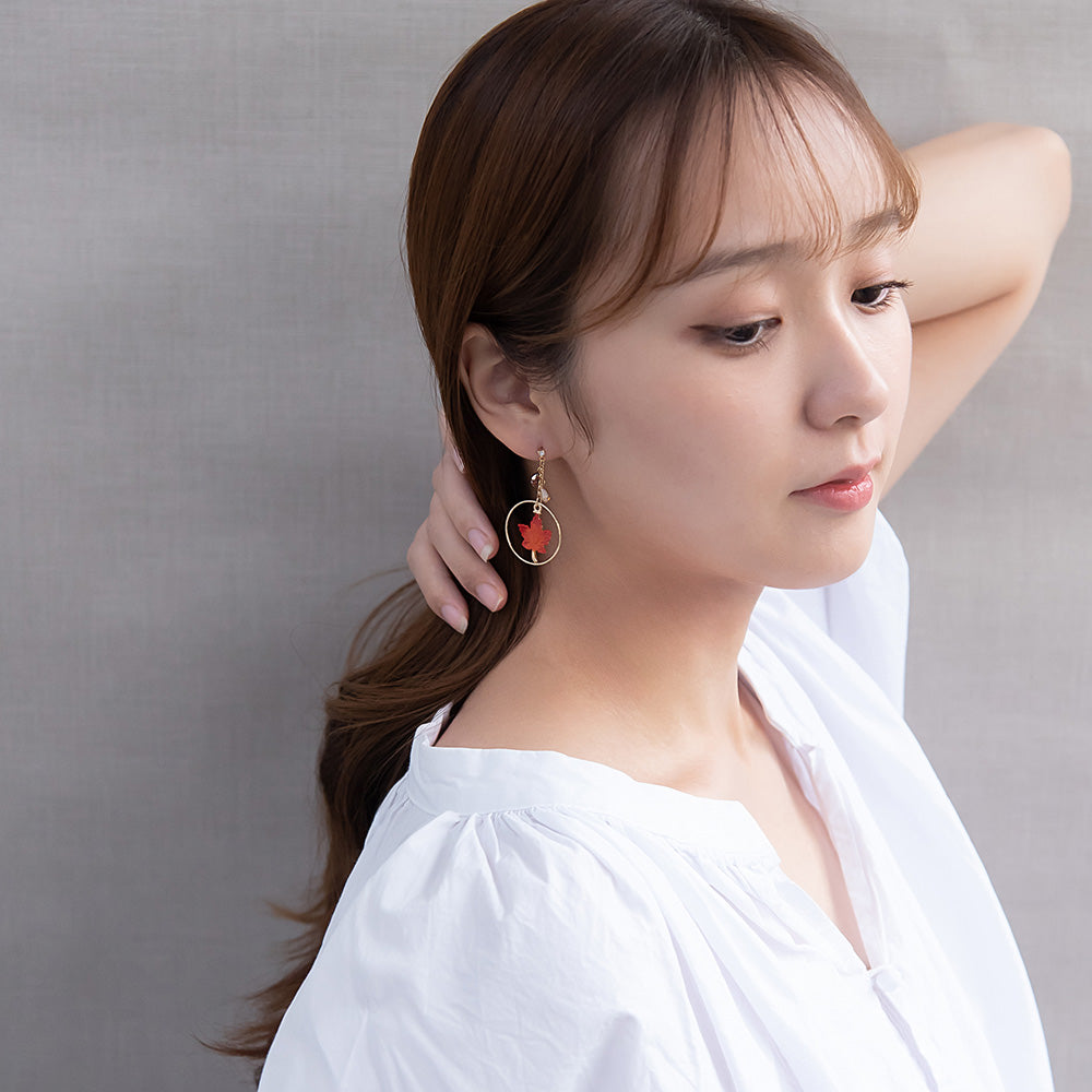 ピアス 紅葉 チタンポスト スタッドピアス