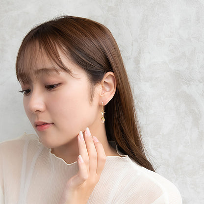 ピアス メタル 桜 花びら つぼみ ワイヤーフラワー 透かし バタフライ ストーン チェーン アシンメトリー チタンポスト スタッドピアス