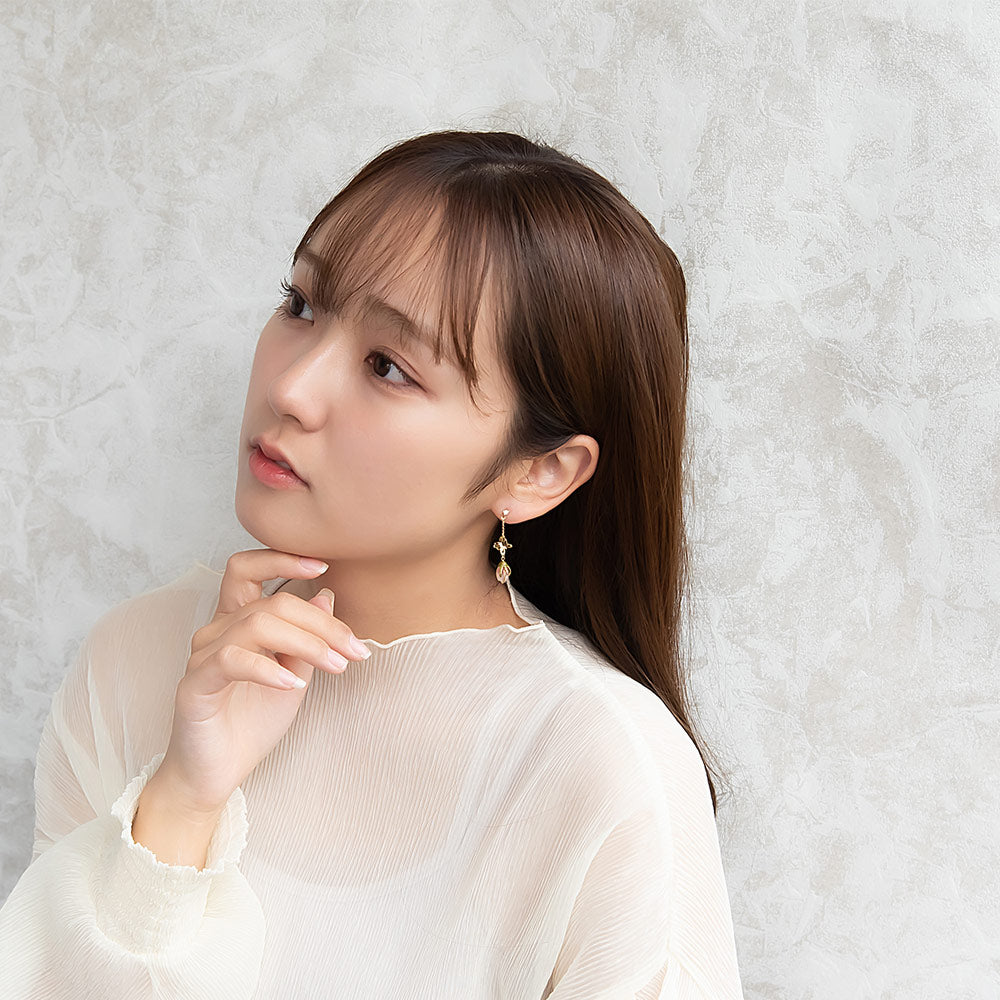 ピアス メタル 桜 花びら つぼみ ワイヤーフラワー 透かし バタフライ ストーン チェーン アシンメトリー チタンポスト スタッドピアス