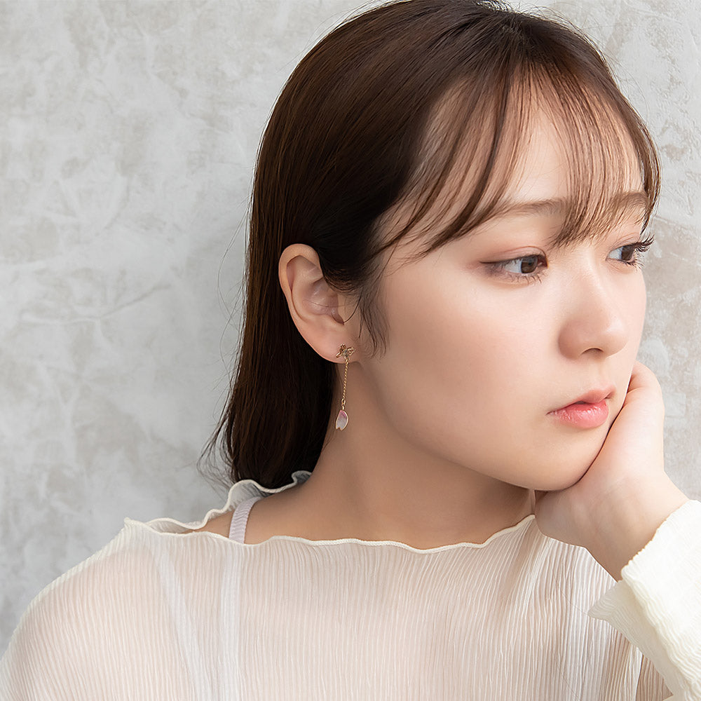 ピアス メタル 桜 花びら つぼみ ワイヤーフラワー 透かし バタフライ ストーン チェーン アシンメトリー チタンポスト スタッドピアス