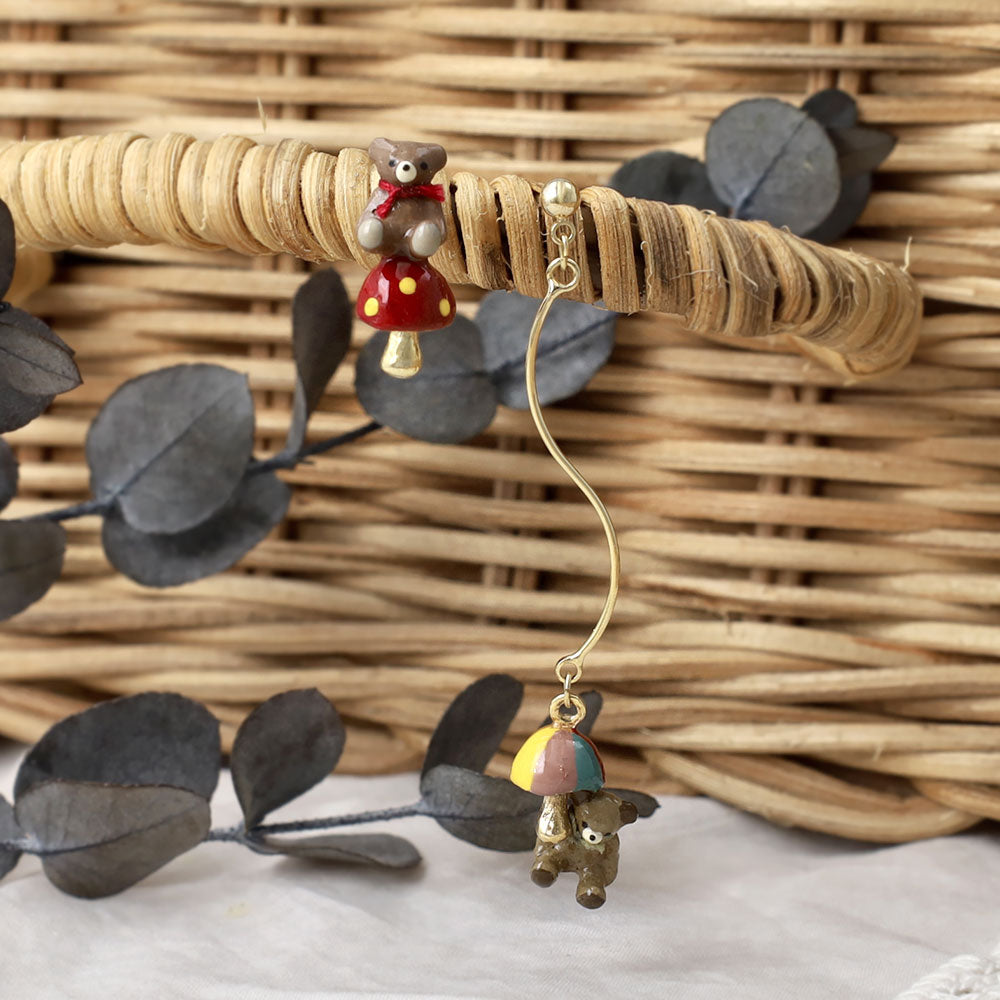 【Ayatorie】小さなくまのキノコ採りピアス