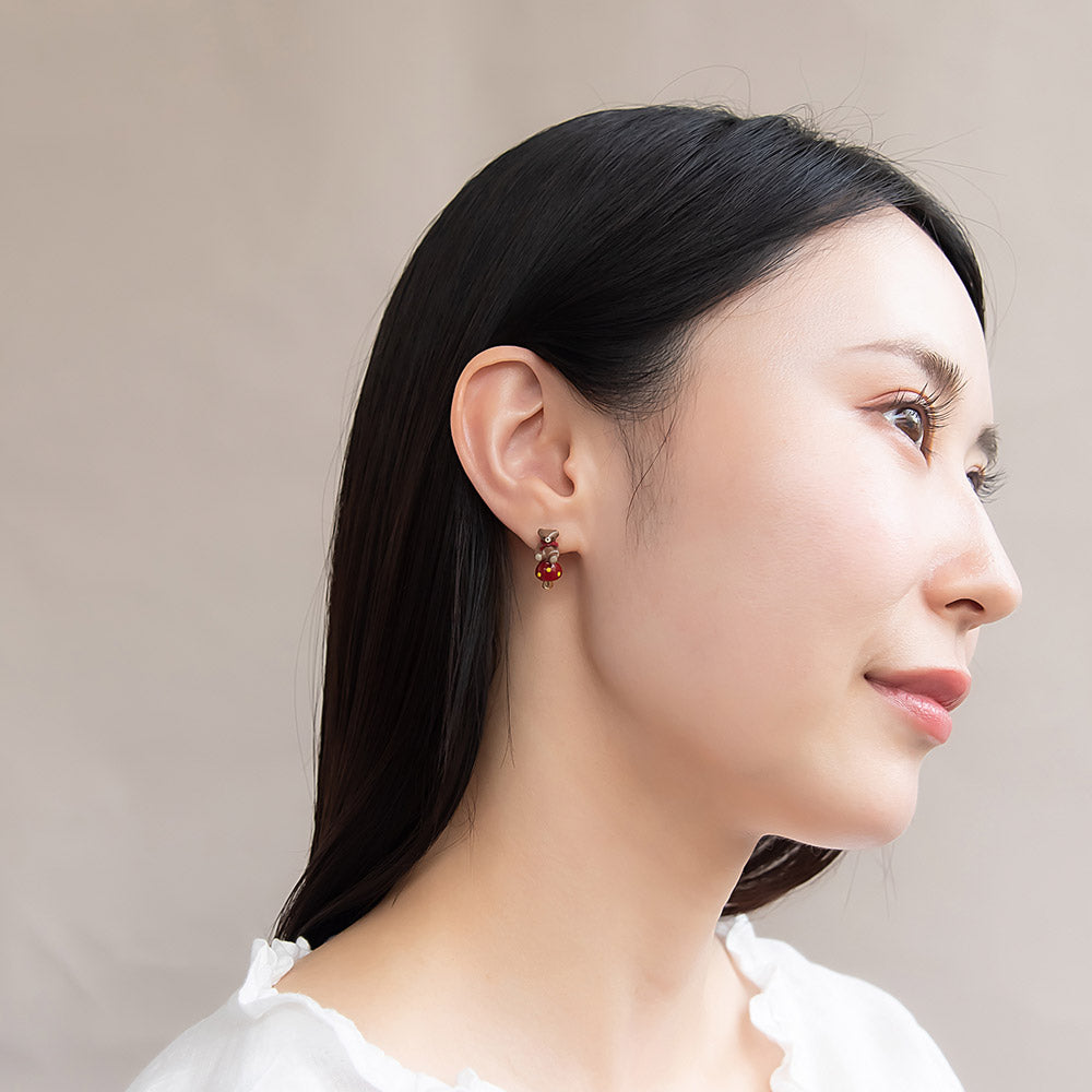 【Ayatorie】小さなくまのキノコ採りピアス