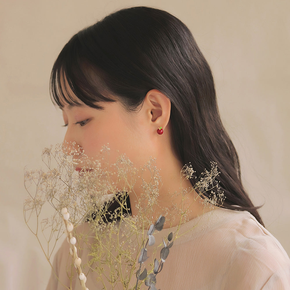 【Ayatorie/アヤトリエ】 くまさんとリンゴのピアス