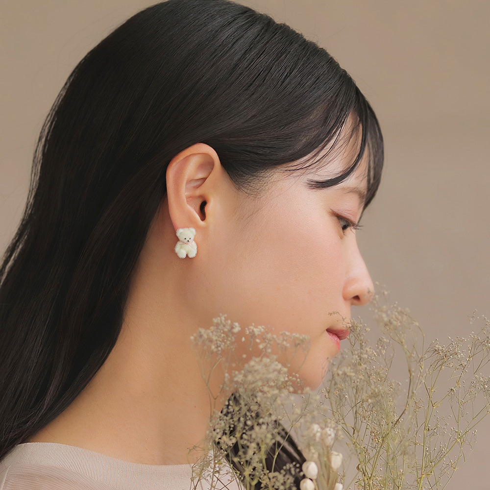 【Ayatorie/アヤトリエ】 くまさんとお花のピアス