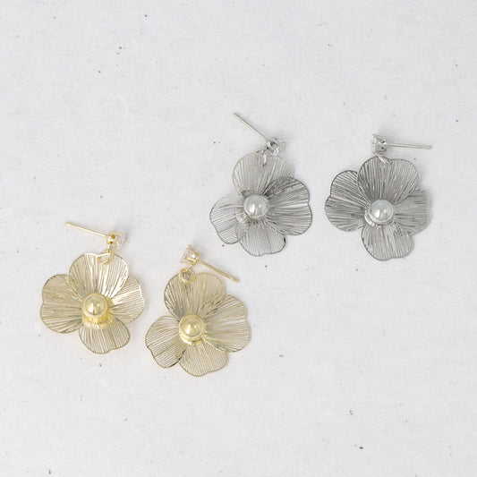 ピアス ニッケルフリー 透かし メタル フラワー キュービックジルコニア スタッドピアス