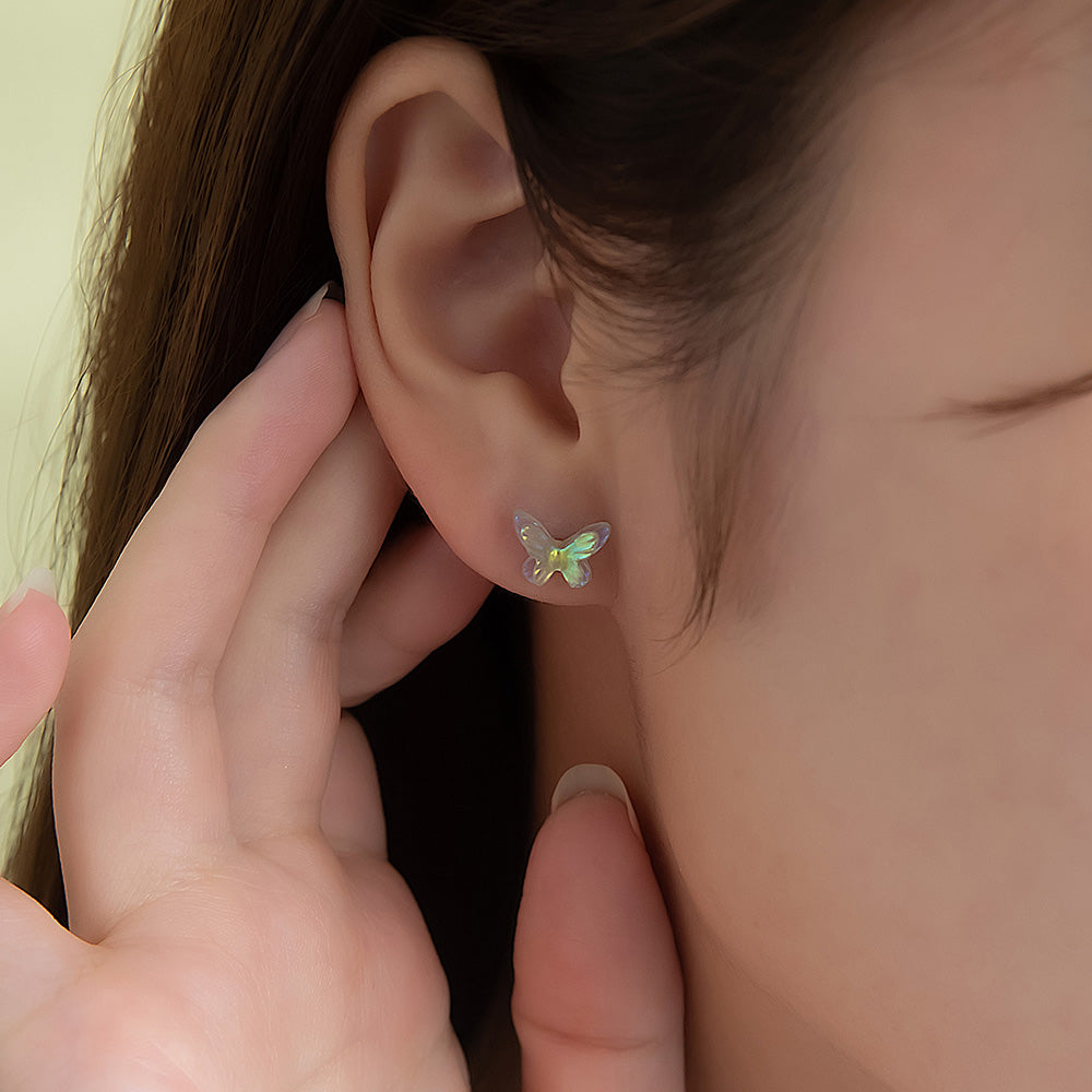 ピアス ミニ 蝶 オーロラ カラー チタンポスト スタッドピアス