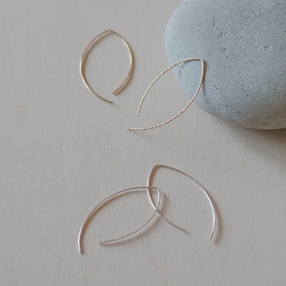 【elaia】ピアス リーフライン フックピアス オリジナルボックス/巾着付き