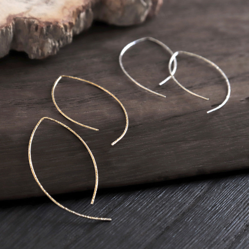 【elaia】ピアス リーフライン フックピアス オリジナルボックス/巾着付き