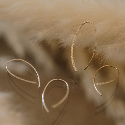 【elaia】ピアス シルエットカーブ フックピアス オリジナルボックス/巾着付き