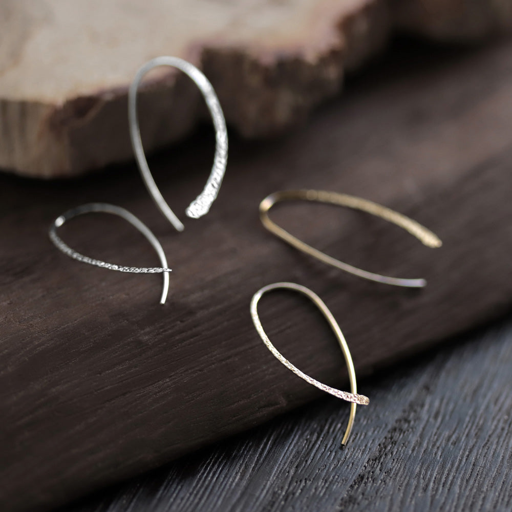 【elaia】ピアス シルエットカーブ フックピアス オリジナルボックス/巾着付き