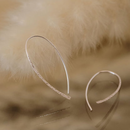 【elaia】ピアス シルエットカーブ フックピアス オリジナルボックス/巾着付き