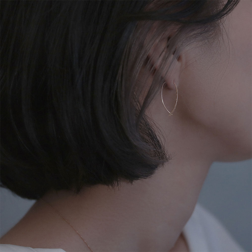 【elaia】ピアス シルエットカーブ フックピアス オリジナルボックス/巾着付き