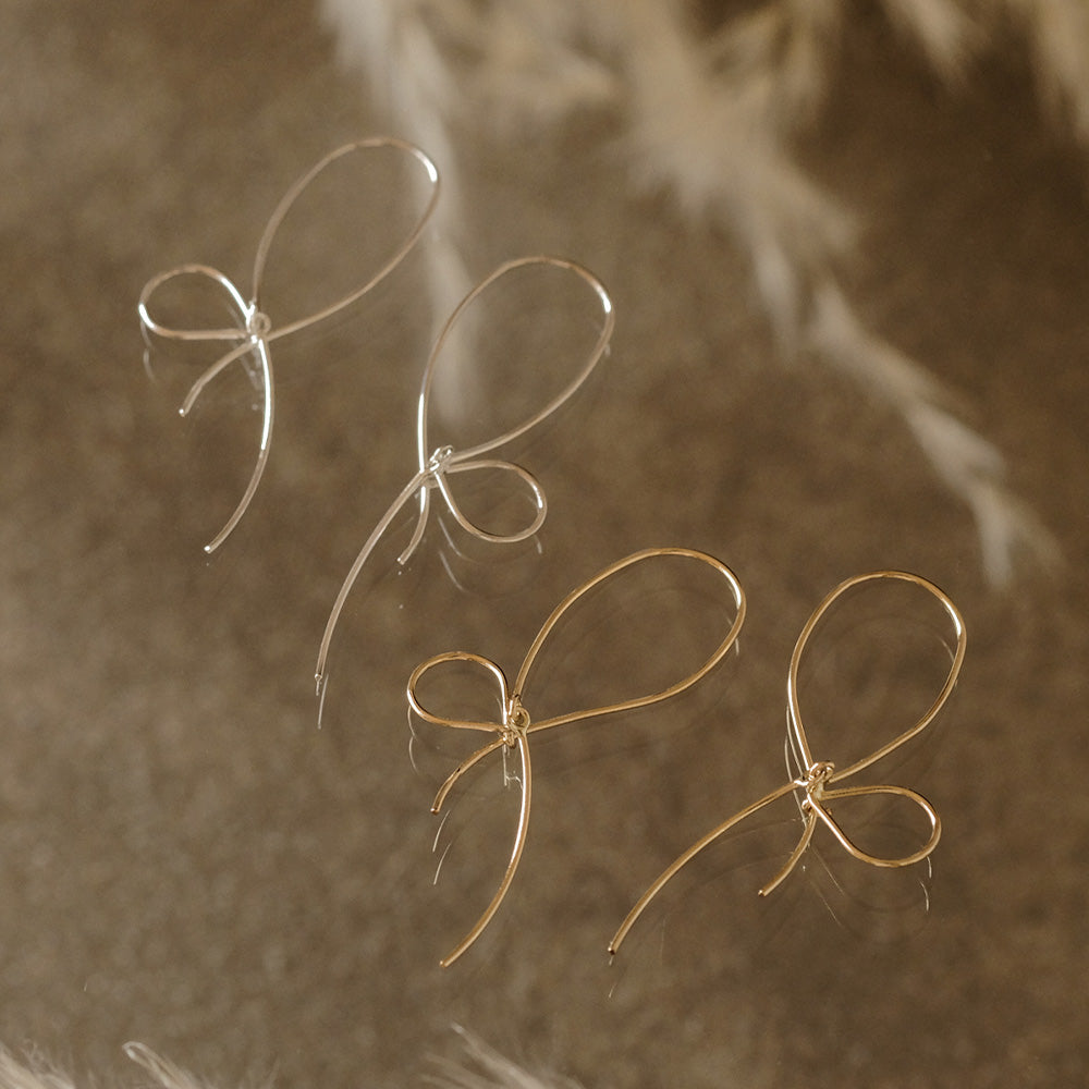 【elaia】ピアス メタル リボン フックピアス オリジナルボックス/巾着付き