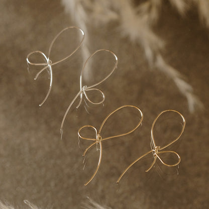 【elaia】ピアス メタル リボン フックピアス オリジナルボックス/巾着付き