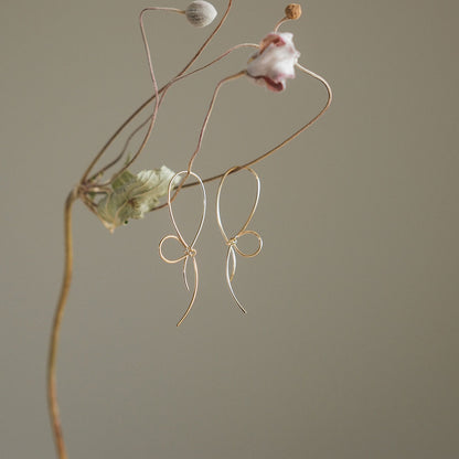 【elaia】ピアス メタル リボン フックピアス オリジナルボックス/巾着付き