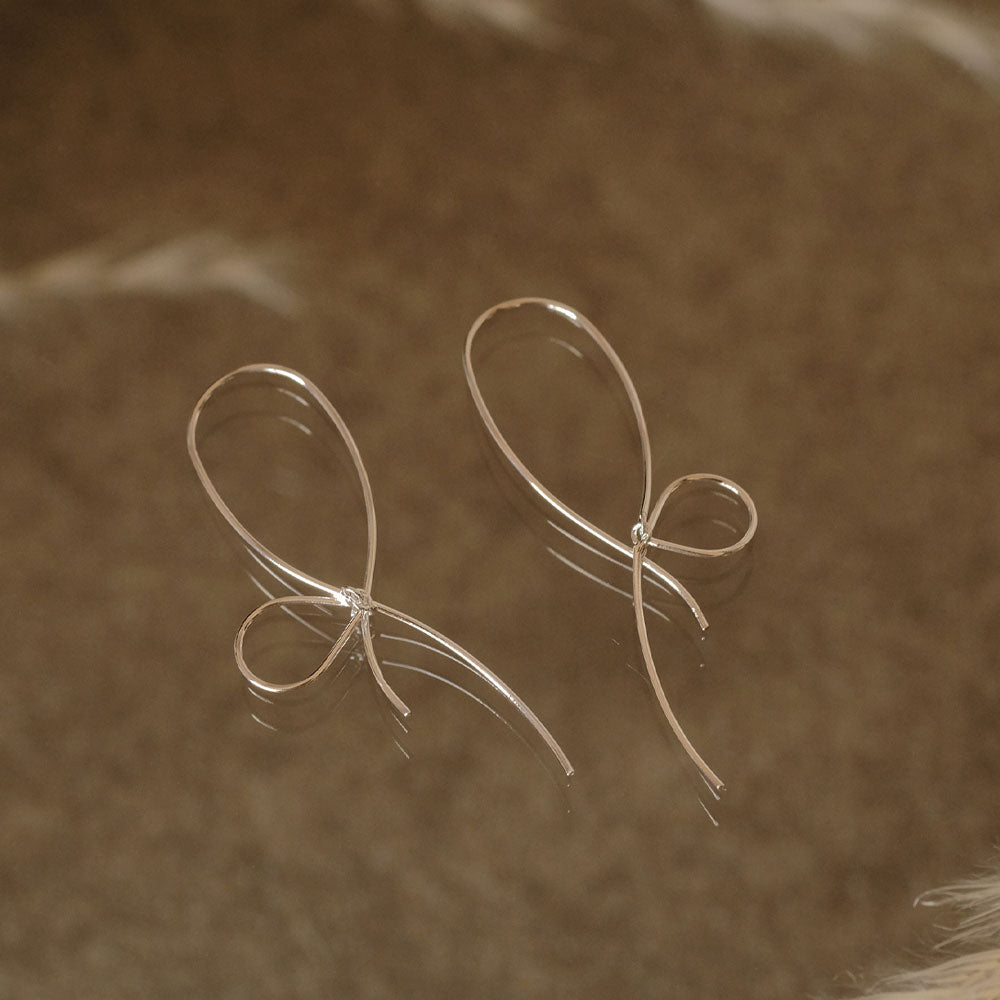 【elaia】ピアス メタル リボン フックピアス オリジナルボックス/巾着付き