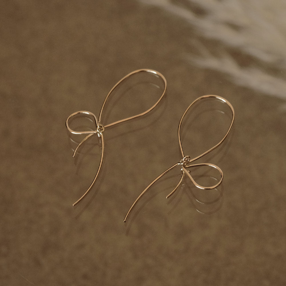 【elaia】ピアス メタル リボン フックピアス オリジナルボックス/巾着付き