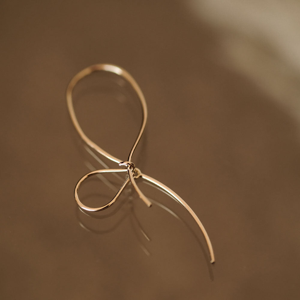 【elaia】ピアス メタル リボン フックピアス オリジナルボックス/巾着付き