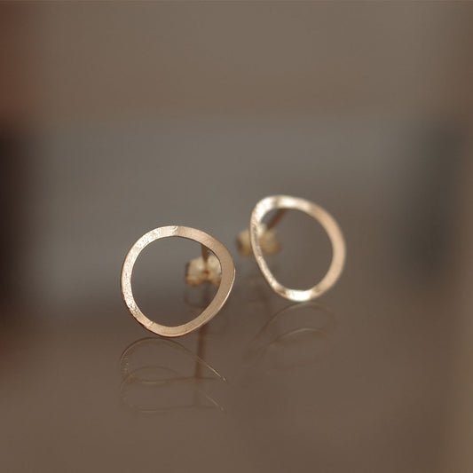 【elaia】ピアス メタル サークル K14ゴールドフィルド スタッドピアス オリジナルボックス/巾着付き