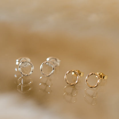 【elaia】ピアス メタル サークル ひねり スタッドピアス オリジナルボックス/巾着付き