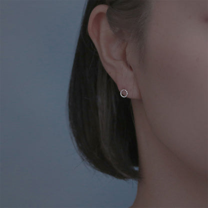 【elaia】ピアス メタル サークル ひねり Silver925 スタッドピアス オリジナルボックス/巾着付き