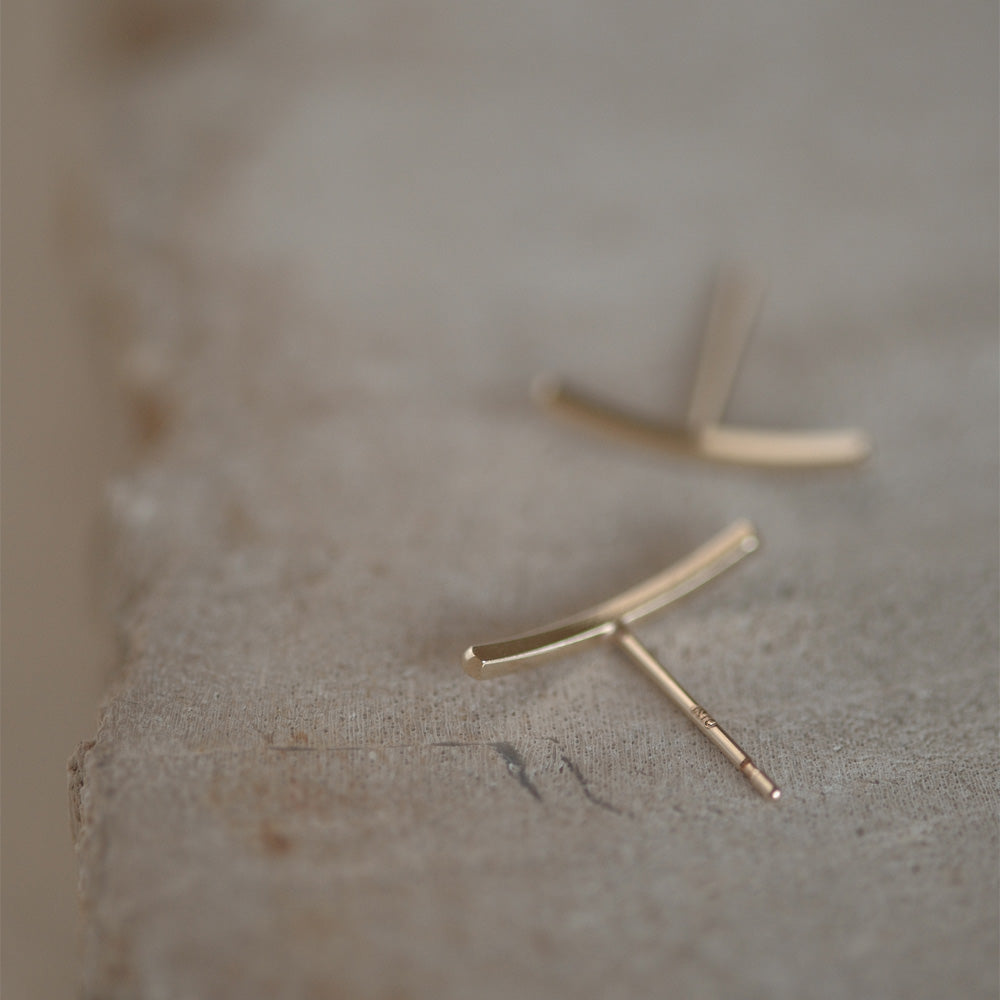 【elaia】ピアス K10 サイドライン スタッドピアス オリジナルボックス/巾着付き