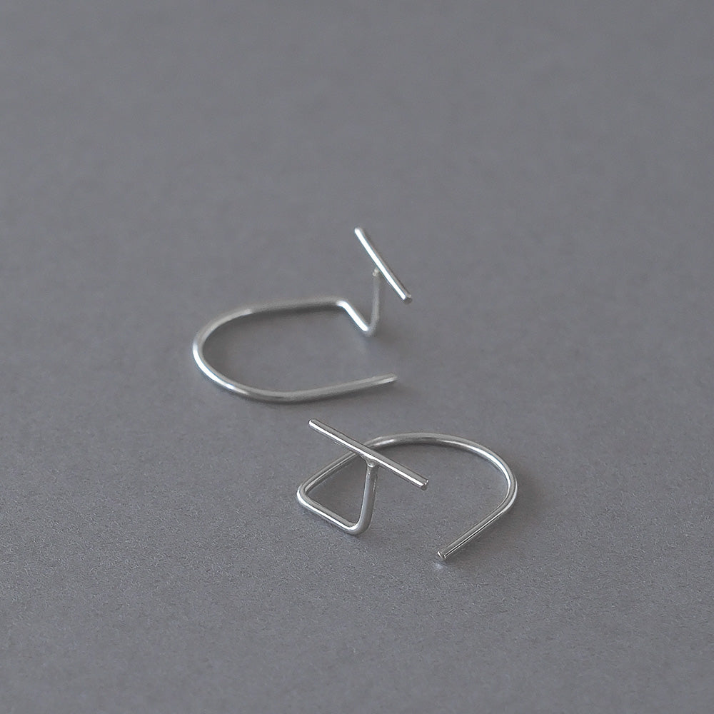 【elaia】ピアス ライン カーブ スタッドピアス オリジナルボックス/巾着付き