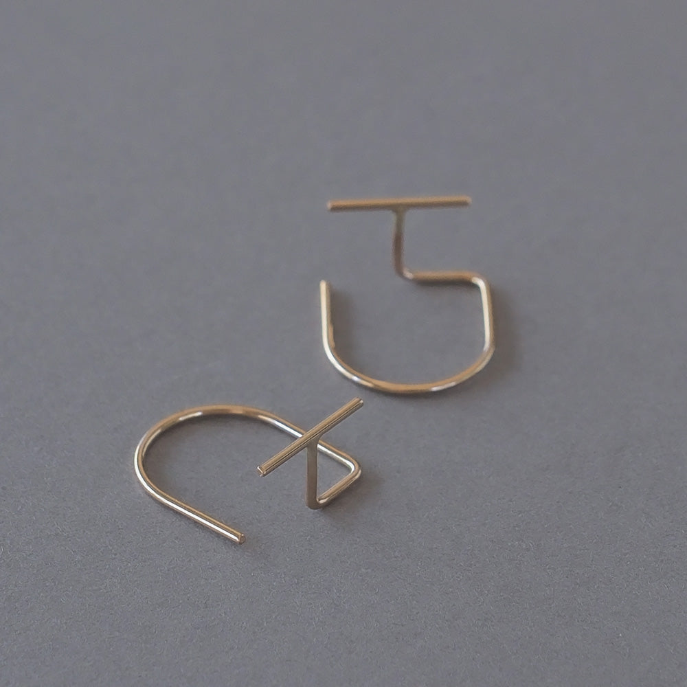 【elaia】ピアス ライン カーブ スタッドピアス オリジナルボックス/巾着付き