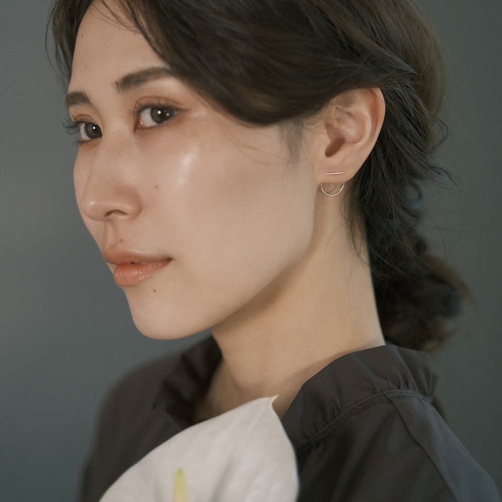 【elaia】ピアス ライン カーブ スタッドピアス オリジナルボックス/巾着付き