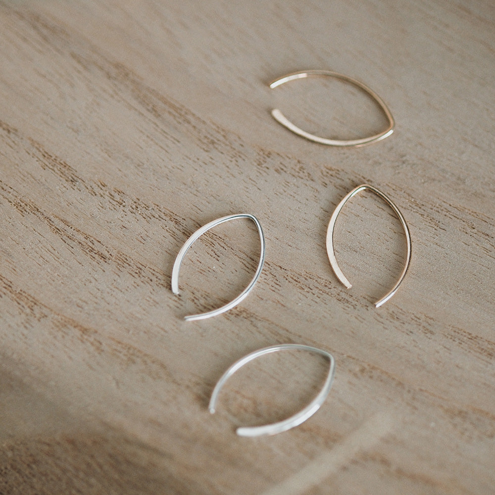 【elaia】ピアス カーブ フックピアス オリジナルボックス/巾着付き