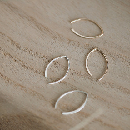 【elaia】ピアス カーブ フックピアス オリジナルボックス/巾着付き