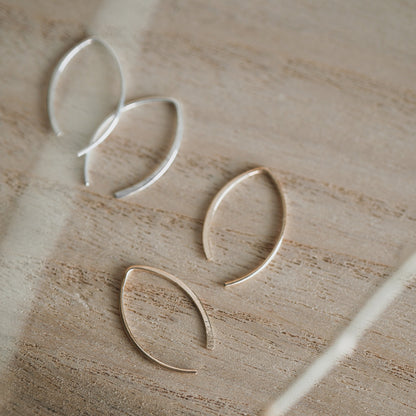 【elaia】ピアス カーブ フックピアス オリジナルボックス/巾着付き